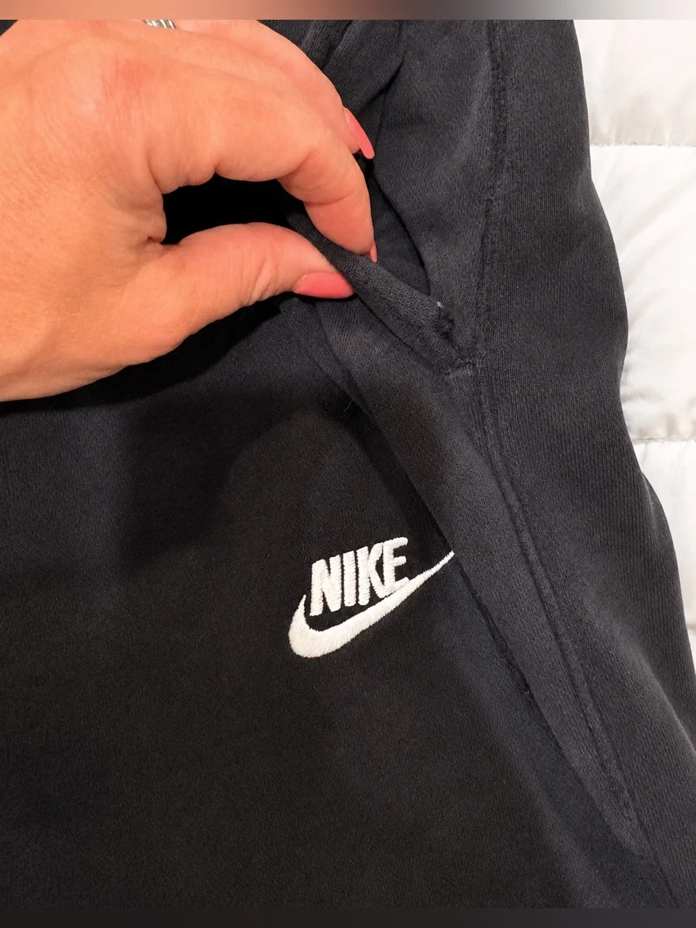 Nike Men’s Medium Open Hem Sweatpants Soft Fleece Lounge Pants